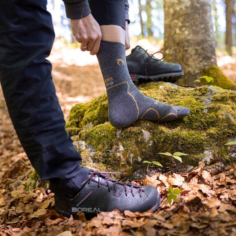 Meias Lurbel Taiga Five para trail running com lã merino e tecnologia Bmax Merino